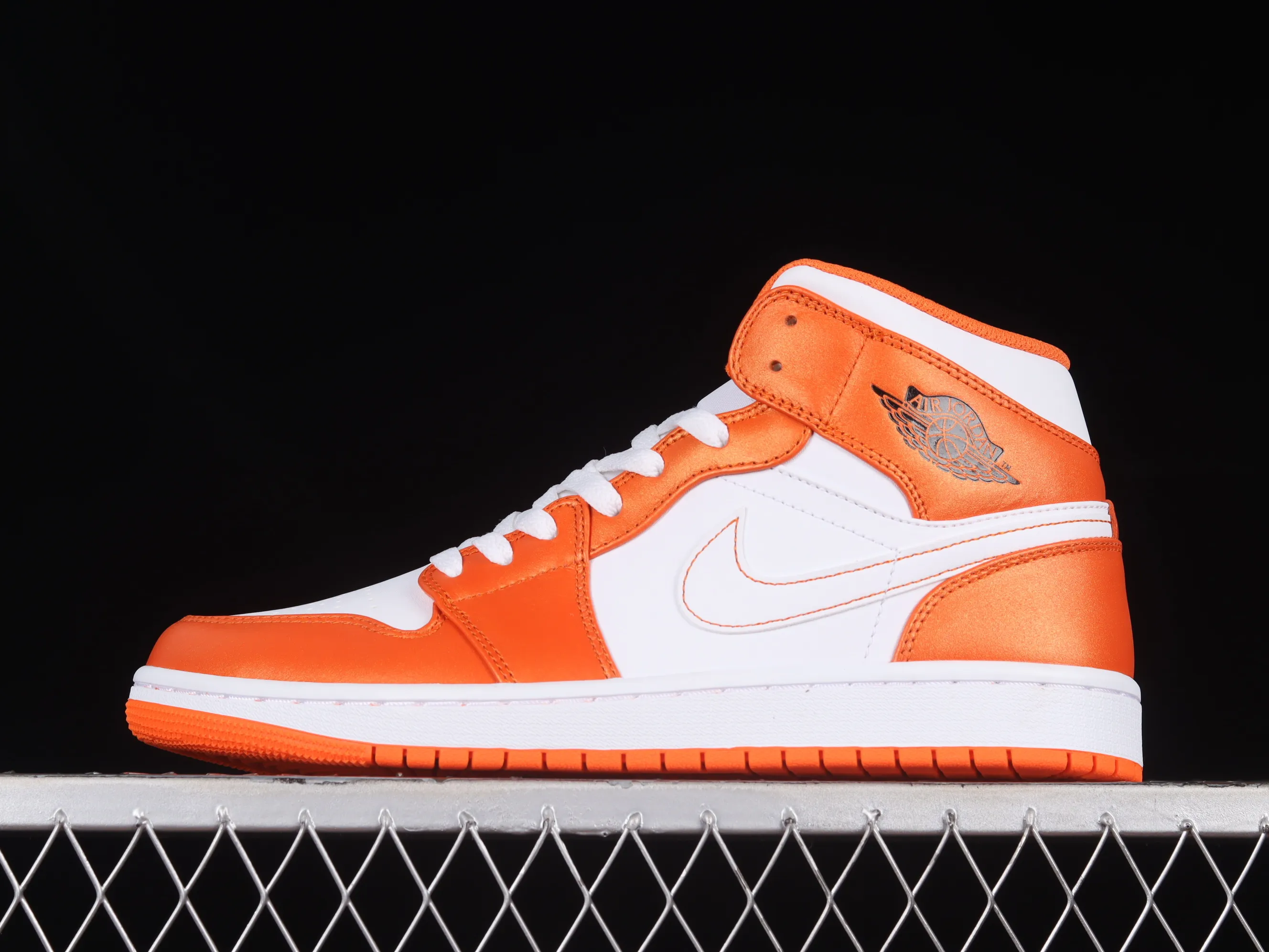 All categories Air Jordan Jordan series basketball shoes Air Jordan 1 Mid G version pure original Air Jordan 1 Mid "Surface" AJ1 Joe 1 white and orange small buckle mid-top basketball shoes DM3531-800